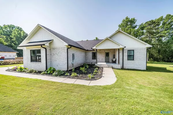 619 Crestman Dr, Arab, AL 35016