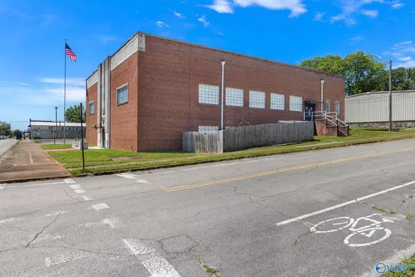 Sheffield, AL 35660,419 N Raleigh Avenue