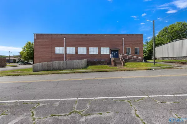 Sheffield, AL 35660,419 N Raleigh Avenue