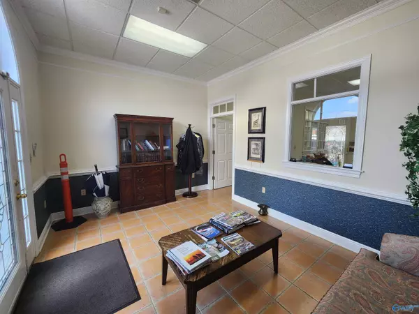 Hamilton, AL 35570,122 1st Street SW