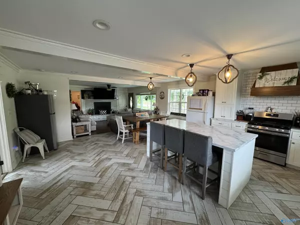 Boaz, AL 35956,6464 Cox Gap Road