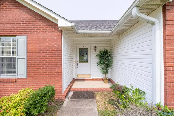 Winfield, AL 35594,453 Meadowood Avenue