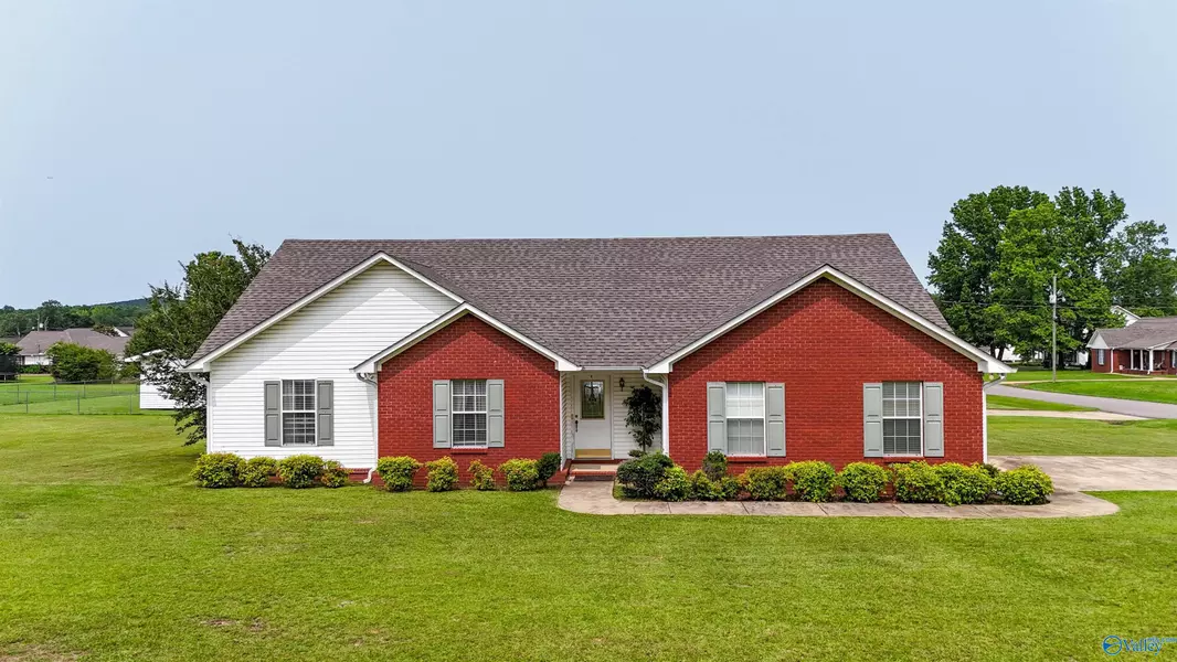 453 Meadowood Avenue, Winfield, AL 35594