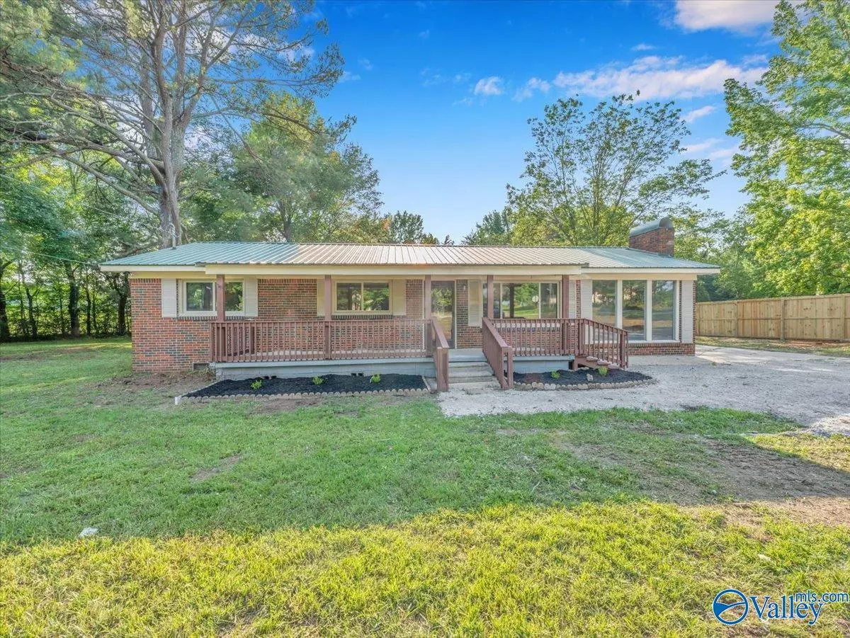 Toney, AL 35773,7004 Old Railroad Bed Road