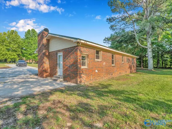 Toney, AL 35773,7004 Old Railroad Bed Road