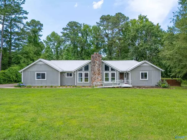 126 Guinivere Drive, Albertville, AL 35950