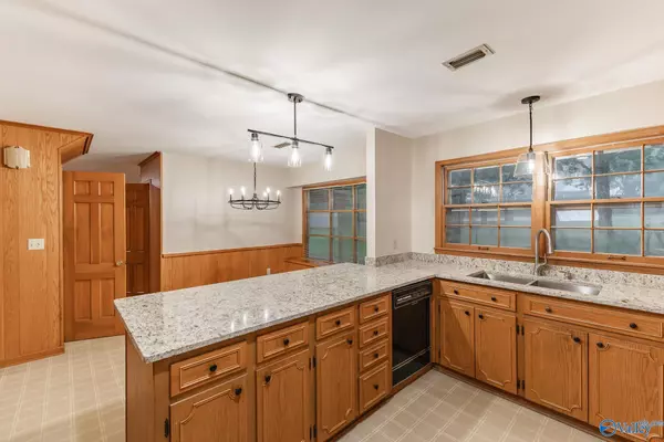 2501 College Street SE, Decatur, AL 35601