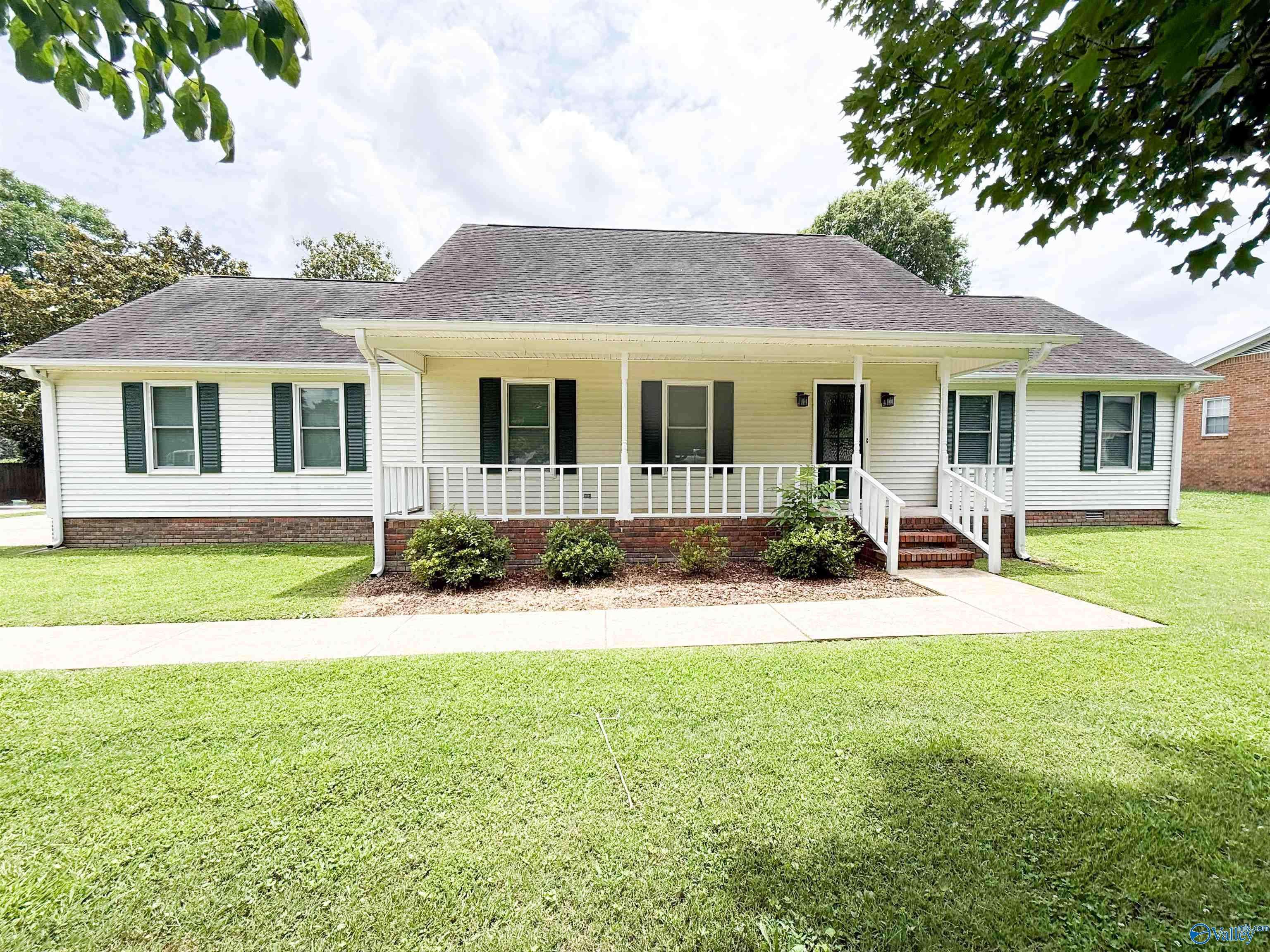 109 Bates Street, Athens, AL 35611