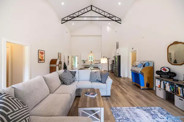 Hamilton, AL 35570,1081 County Highway 25