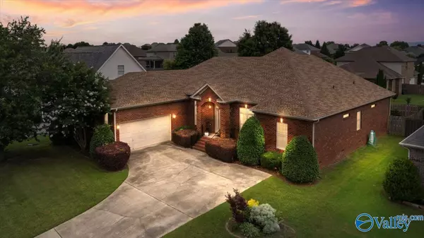 7515 Park Trace Lane SE, Owens Cross Roads, AL 35763