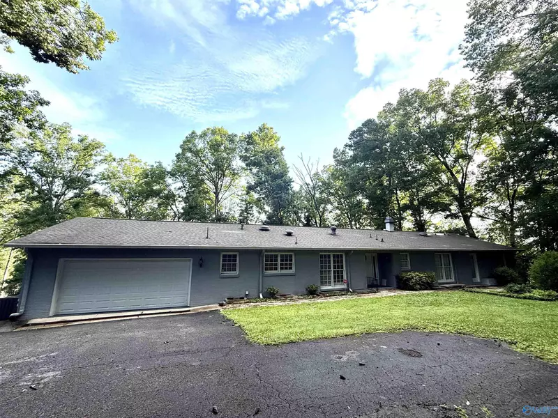 209 Beechwood Pass, Gadsden, AL 35901