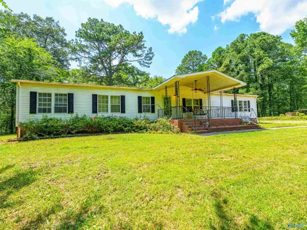 1041 Green Briar Cove Road, Union Grove, AL 35175