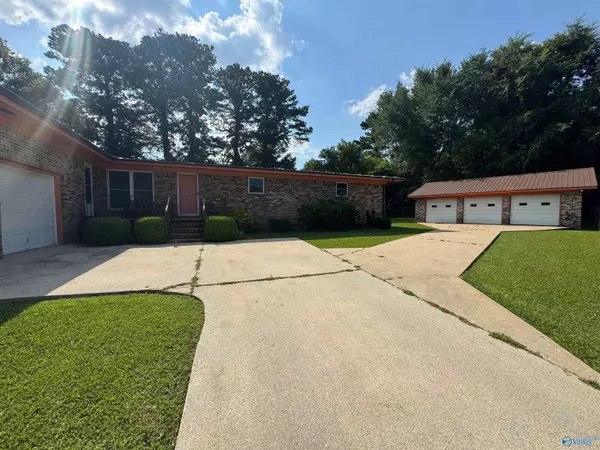 201 Tuskegee Circle, Gadsden, AL 35903