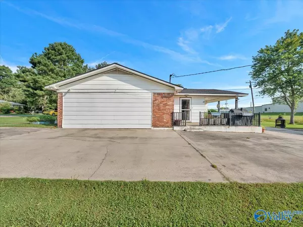 Hartselle, AL 35640,2206 Pinehurst Street SW