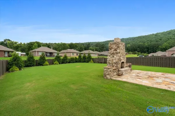 3025 Crystal Creek Drive, Brownsboro, AL 35741