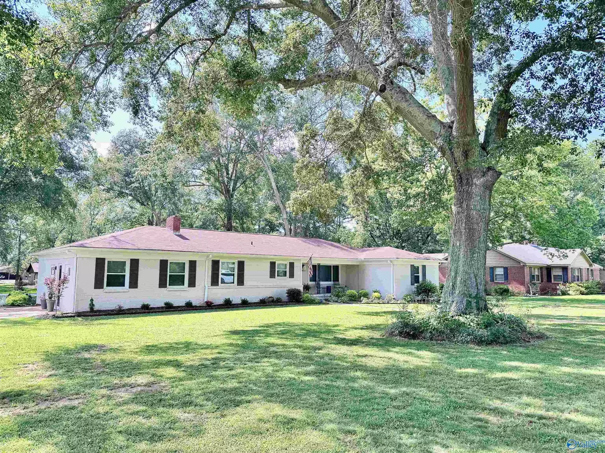 Decatur, AL 35601,2033 Eastmeade Avenue