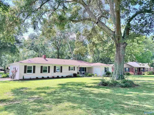2033 Eastmeade Avenue, Decatur, AL 35601