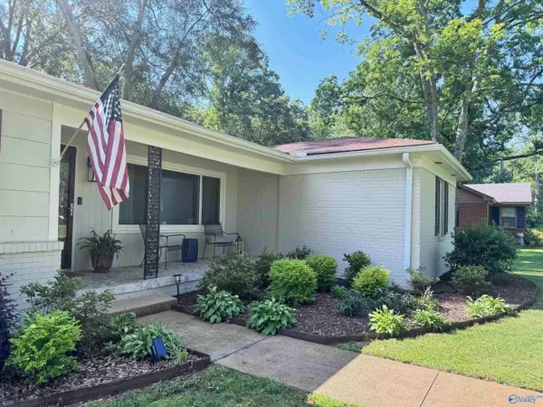 Decatur, AL 35601,2033 Eastmeade Avenue