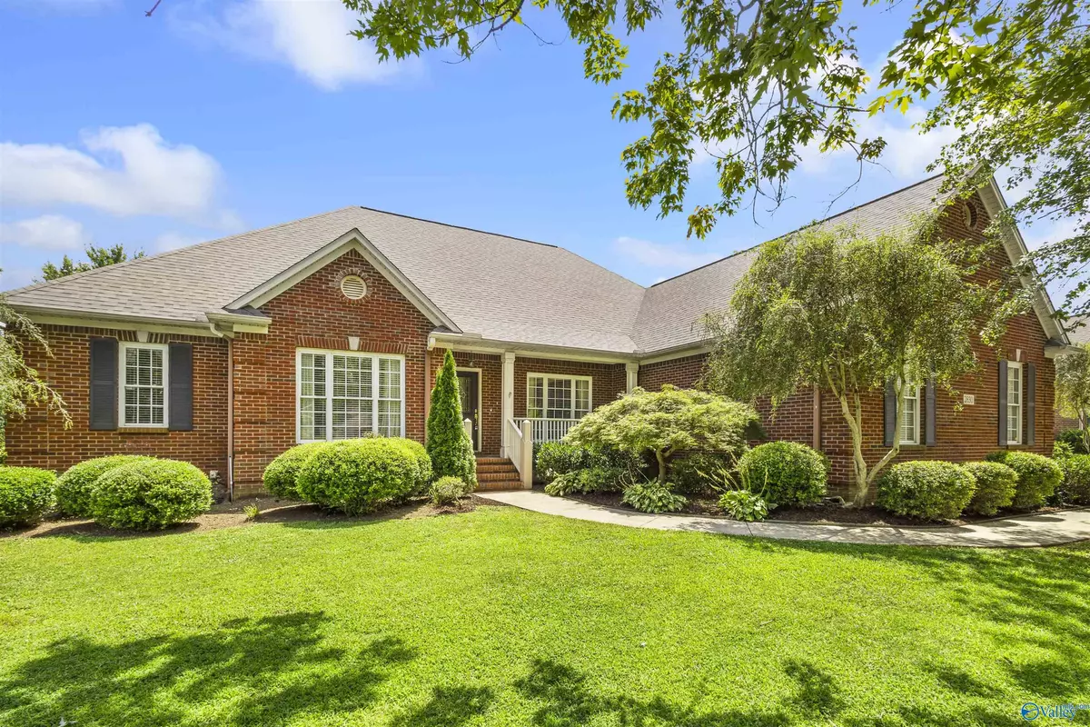 Owens Cross Roads, AL 35763,2830 Winterberry Way