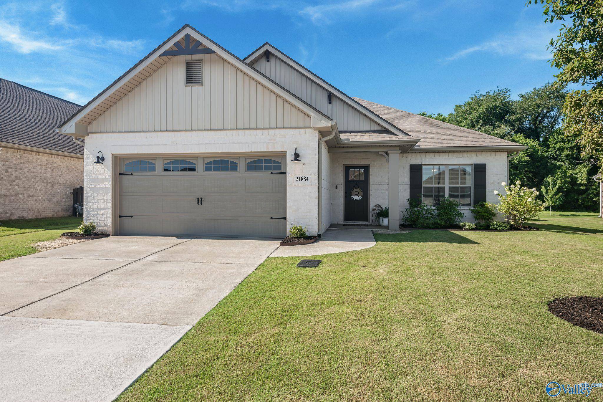 21884 Natures Cove Drive, Athens, AL 35613