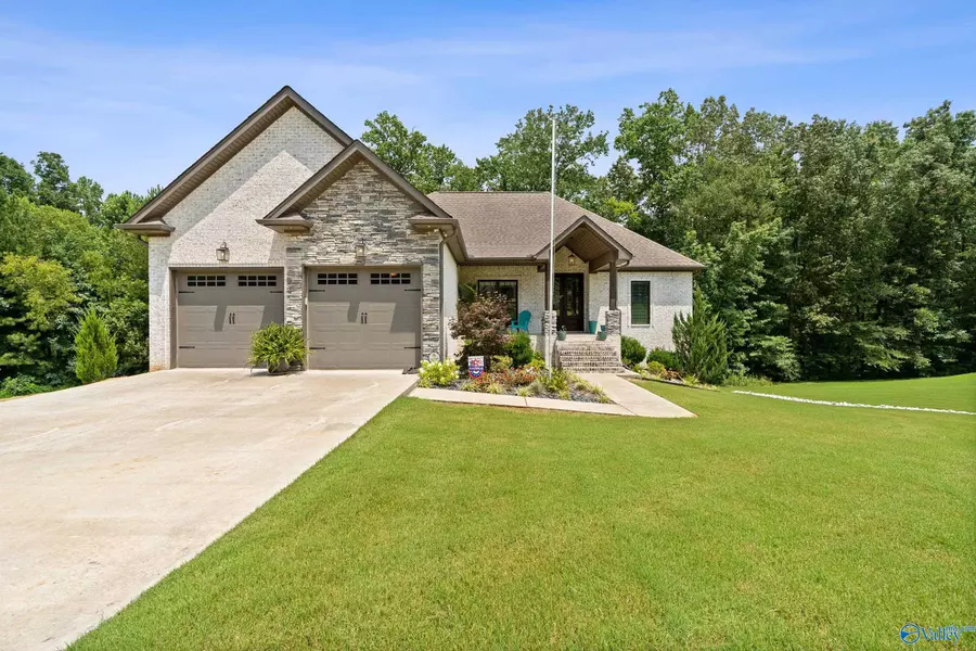 288 Hickory Park Road, Killen, AL 35645
