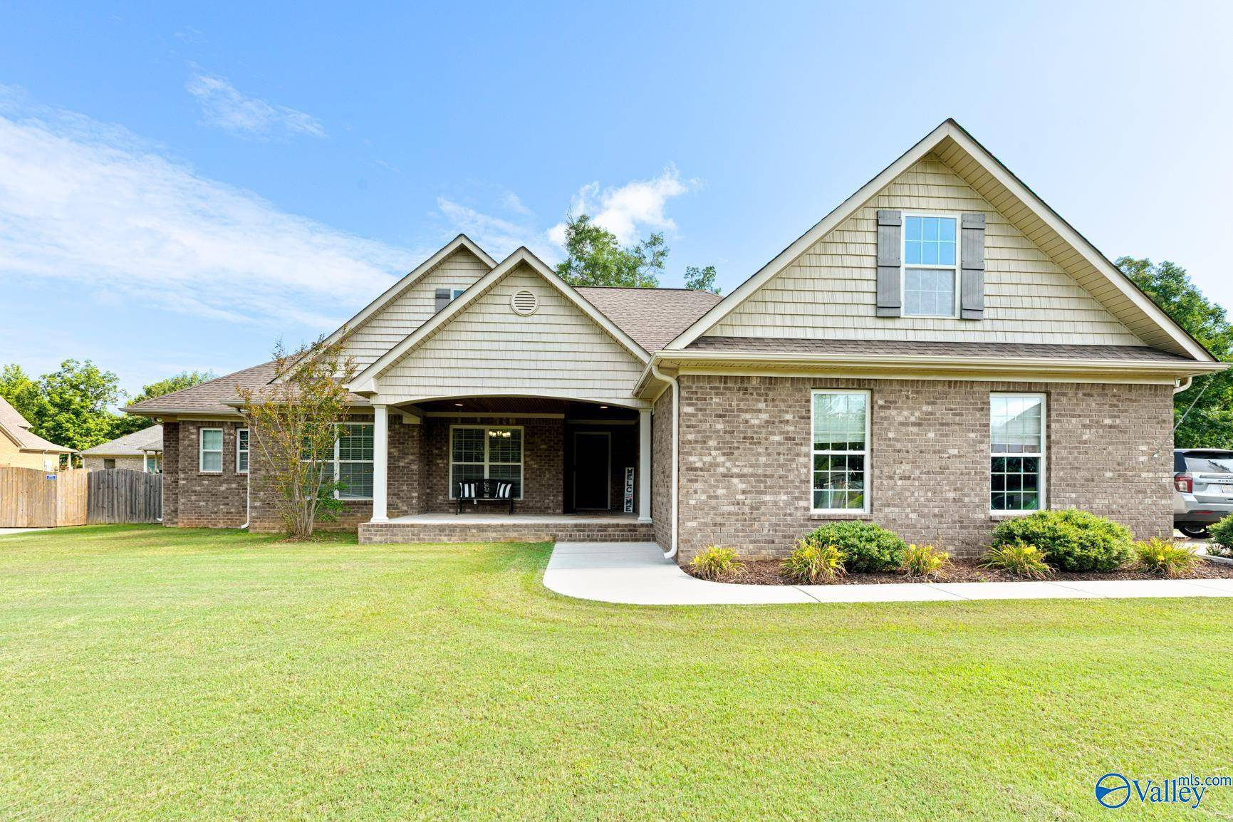 303 Ferncrest Street SW, Hartselle, AL 35640