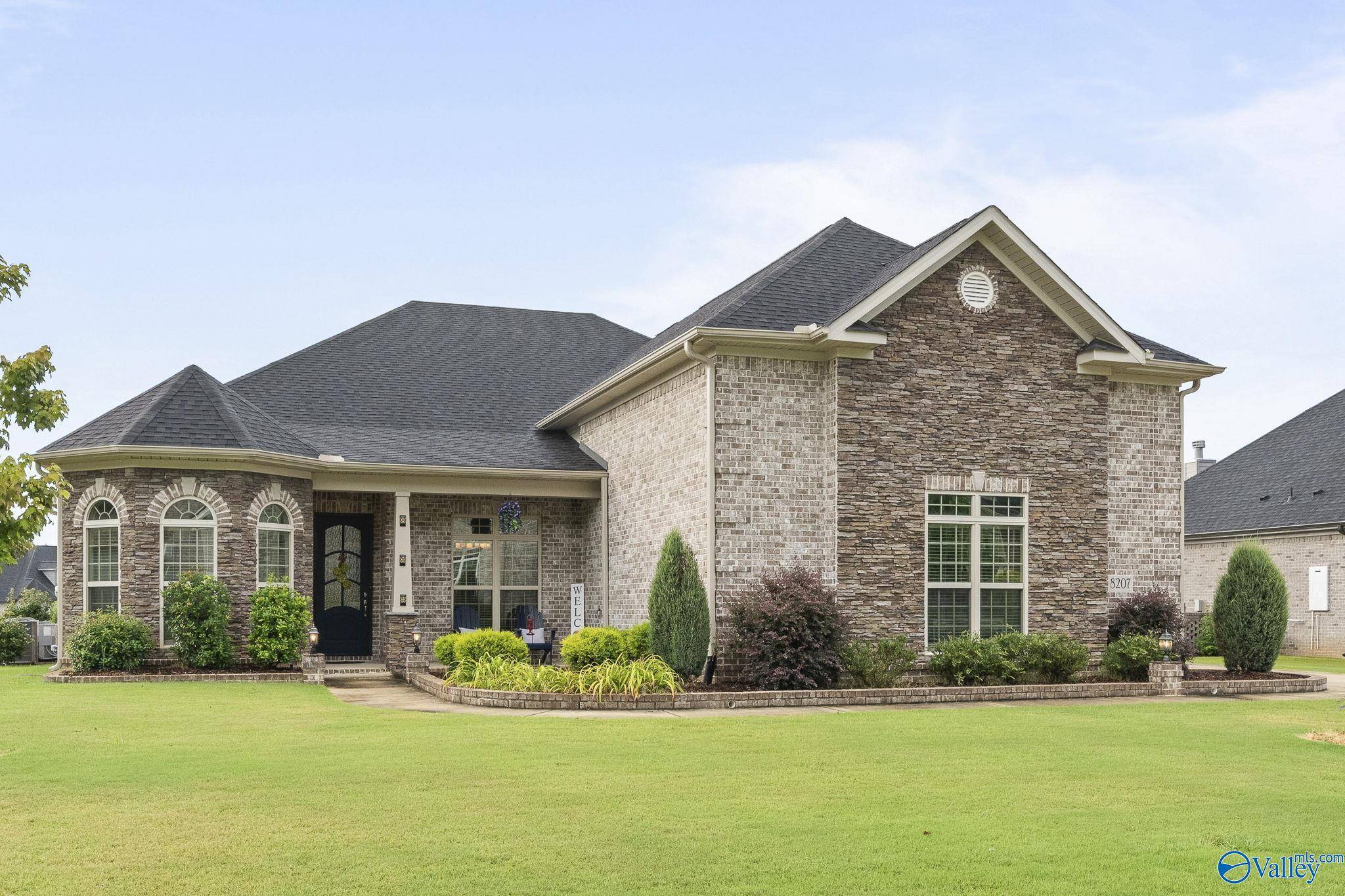 8207 Nantucket Circle SE, Owens Cross Roads, AL 35763
