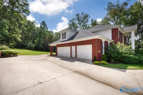 Owens Cross Roads, AL 35763,2898 Hampton Cove Way SE