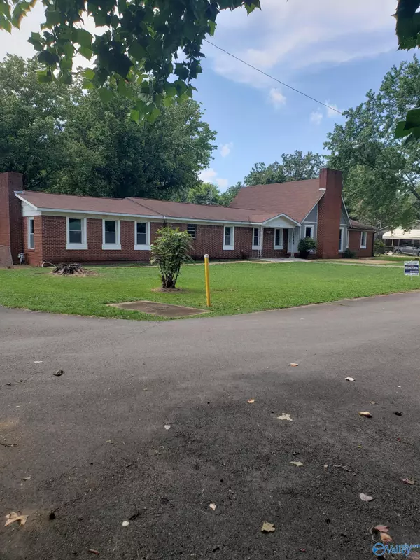 Moulton, AL 35650,116 Yarbrough Avenue