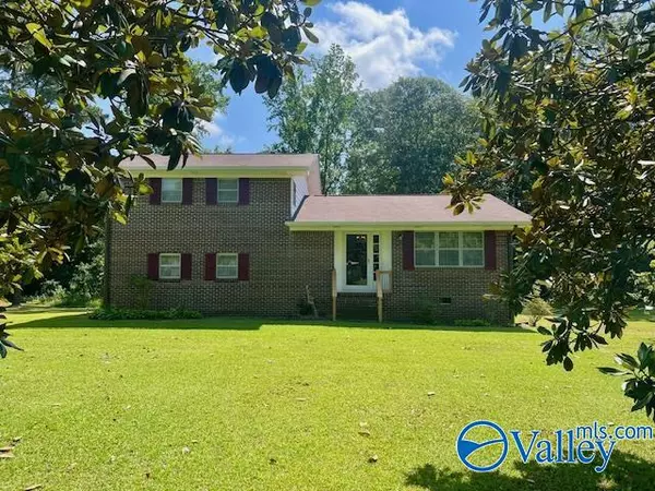 1426 Cove Creek Drive, Glencoe, AL 35905