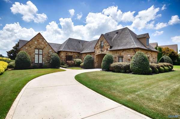 19 Lake Forest Blvd SW, Huntsville, AL 35824