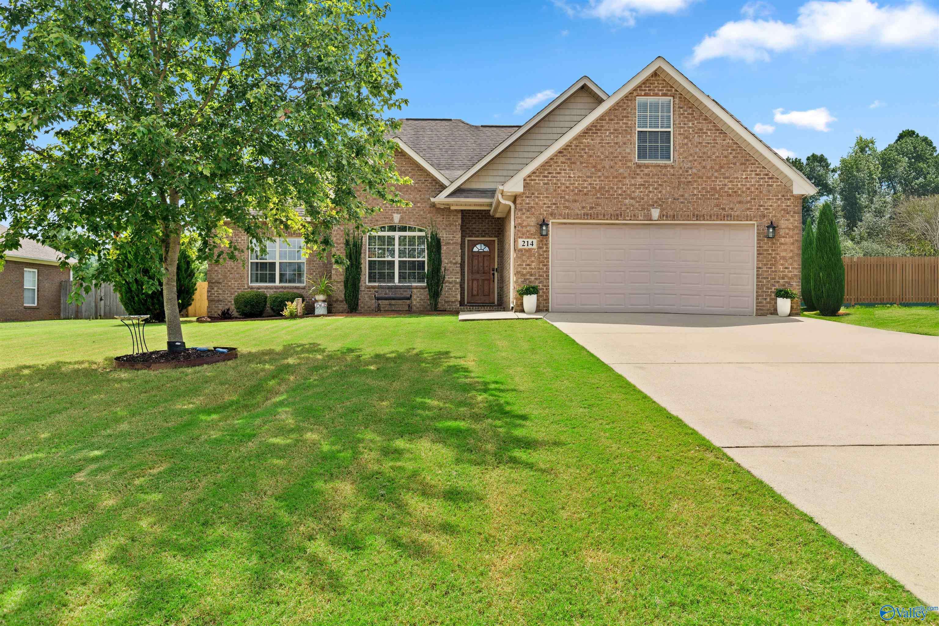 214 Cambridge Drive, Priceville, AL 35603