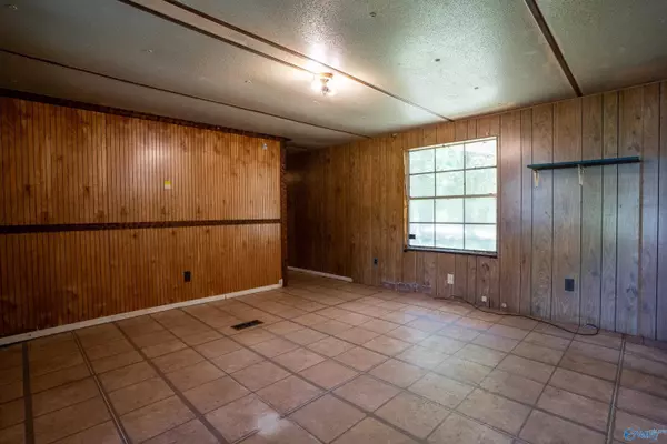 Henagar, AL 35978,11 Shady Lane