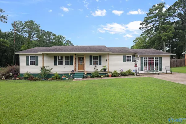 2272 Hillview Street NW, Hartselle, AL 35640