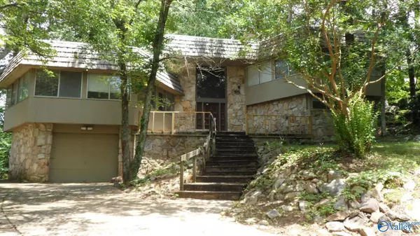 33 Diana Hill Road, Anniston, AL 36207