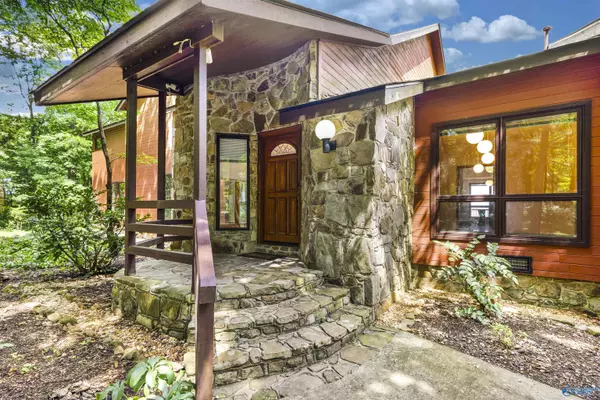 Huntsville, AL 35803,5000 Sunset Bluff SE