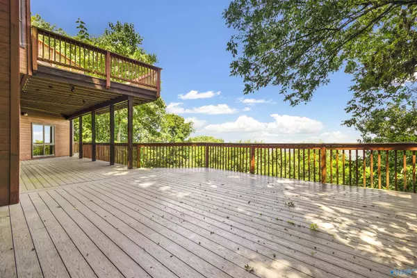 5000 Sunset Bluff SE, Huntsville, AL 35803