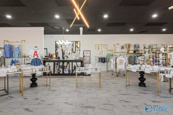 Guntersville, AL 35976,11743 US Highway 431