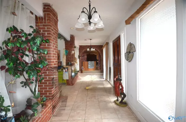 Cullman, AL 35055,157 County Road 701