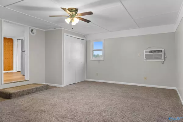 Owens Cross Roads, AL 35763,1189 Cave Spring Road