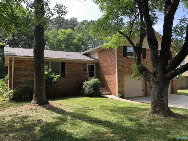 323 Forrest Park Ct, Huntsville, AL 35806