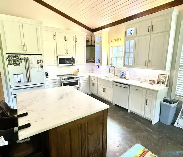 Boaz, AL 35957,4975 Bethsadia Road