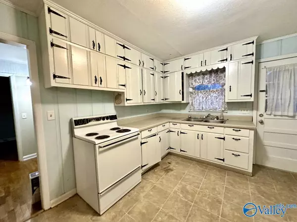 Hartselle, AL 35640,506 Hickory Street SE