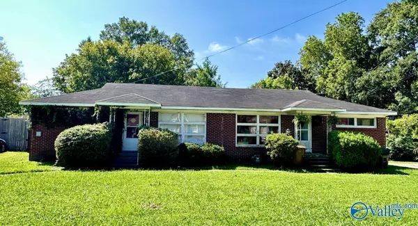 506 Hickory Street SE, Hartselle, AL 35640
