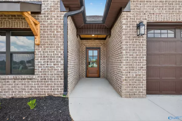 Albertville, AL 35951,352 Krimson Circle