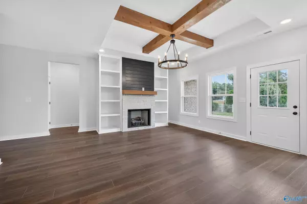 Albertville, AL 35951,352 Krimson Circle