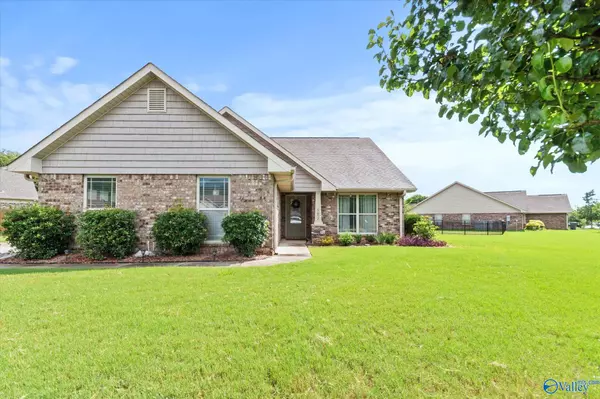 Owens Cross Roads, AL 35763,5052 Montauk Trail SE