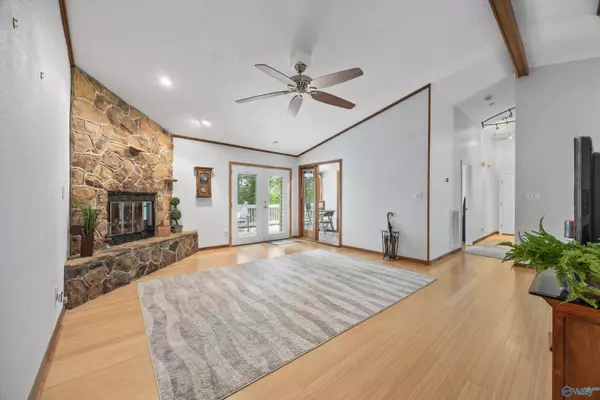 305 Riverside Drive, Huntsville, AL 35811