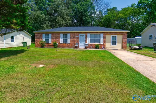 3208 Delia Lane NW, Huntsville, AL 35810