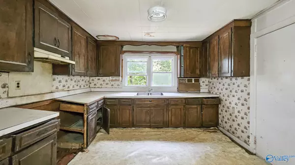 Athens, AL 35614,10690 Country Corner Road